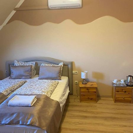 La Curia Panzio Bed & Breakfast Dunaszeg Bagian luar foto