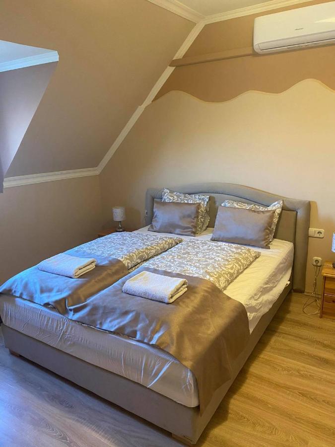 La Curia Panzio Bed & Breakfast Dunaszeg Bagian luar foto