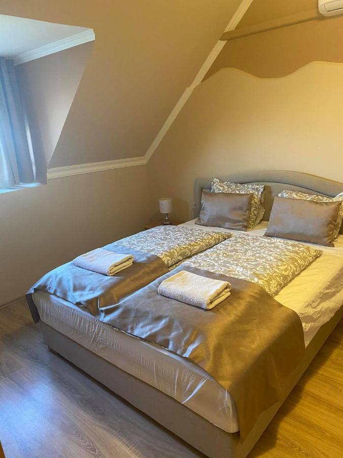La Curia Panzio Bed & Breakfast Dunaszeg Bagian luar foto