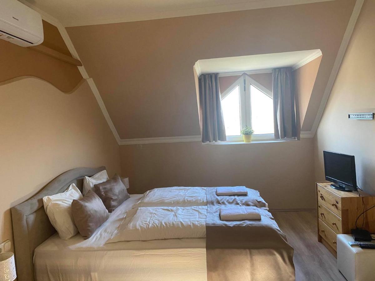 La Curia Panzio Bed & Breakfast Dunaszeg Bagian luar foto